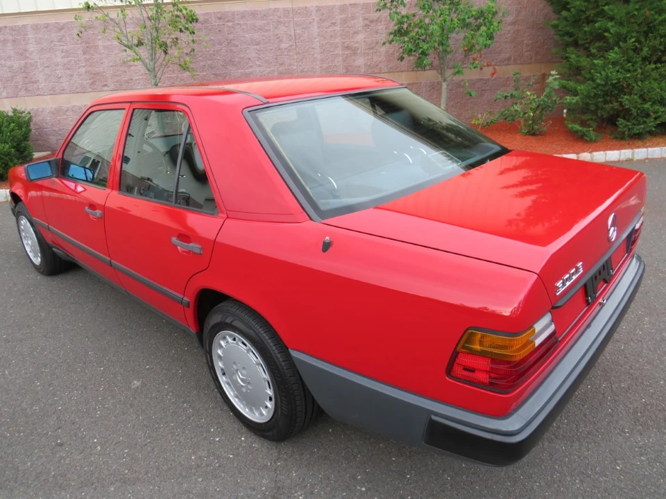 1986 Mercedes-Benz W124 E-Class - Image 26 of 31