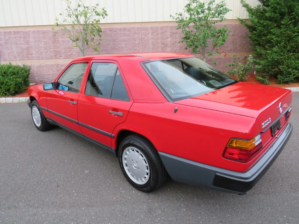 1986 Mercedes-Benz W124 E-Class - Image 25 of 31