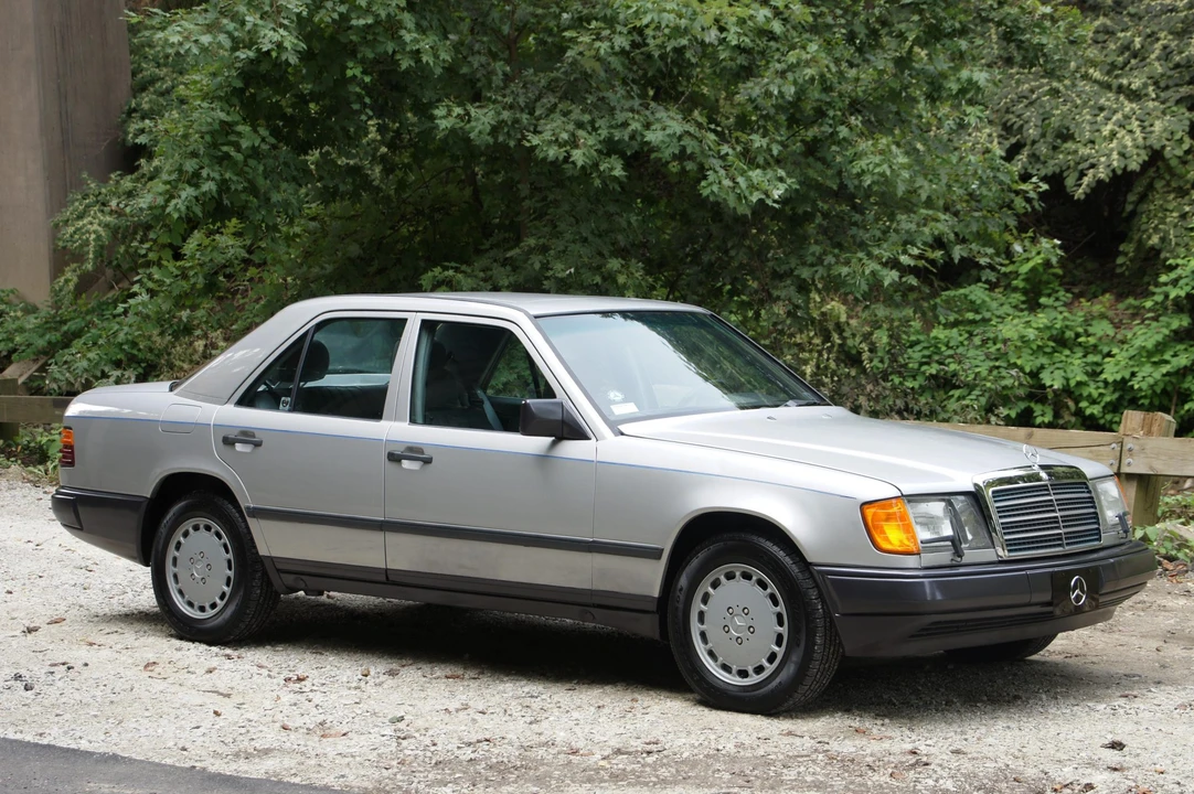1986 Mercedes-Benz W124 E-Class - Image 2 of 31