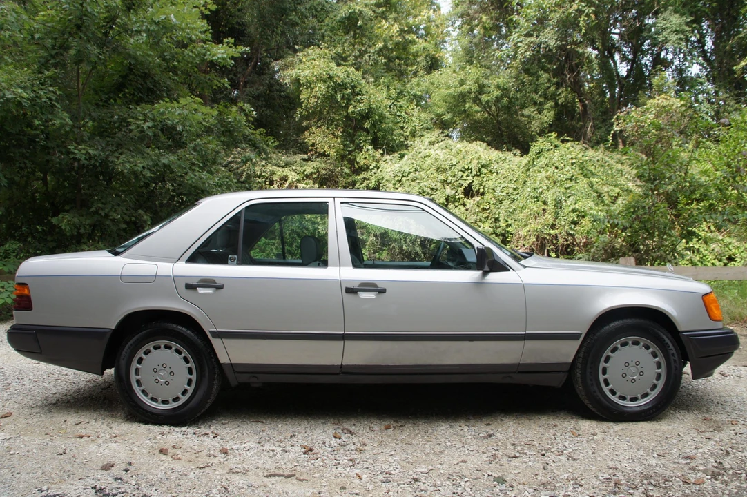 1986 Mercedes-Benz W124 E-Class - Image 3 of 31