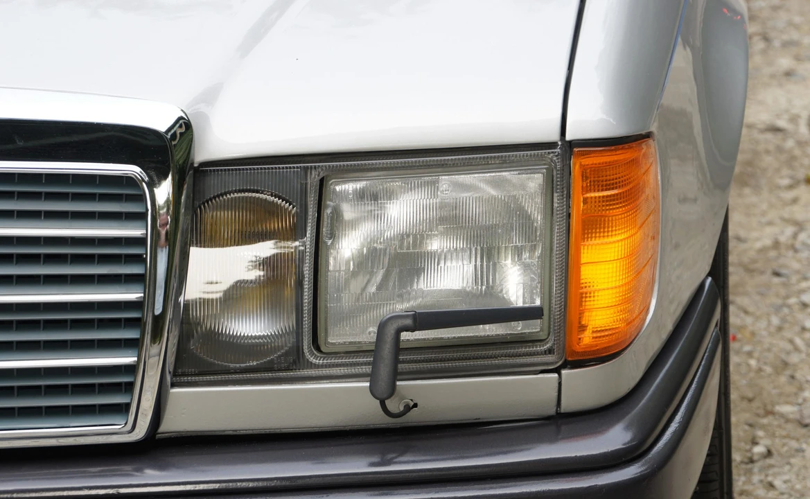 1986 Mercedes-Benz W124 E-Class - Image 10 of 31