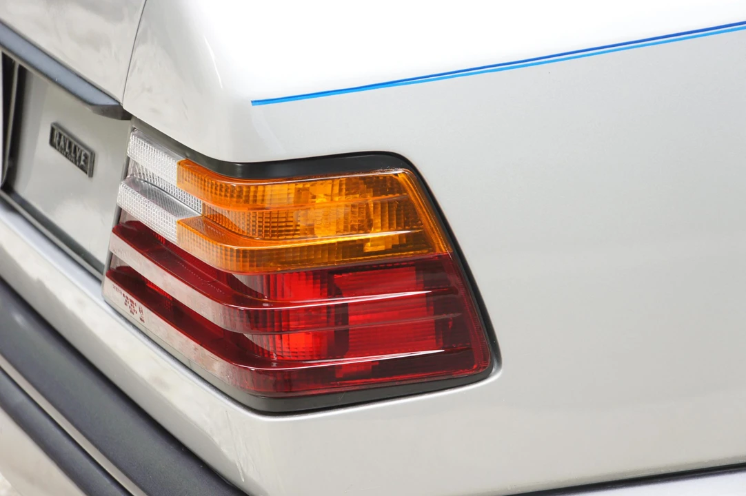 1986 Mercedes-Benz W124 E-Class - Image 11 of 31