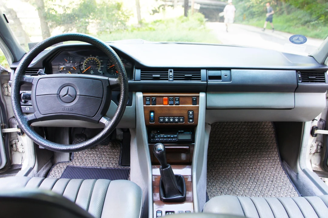 1986 Mercedes-Benz W124 E-Class - Image 24 of 31
