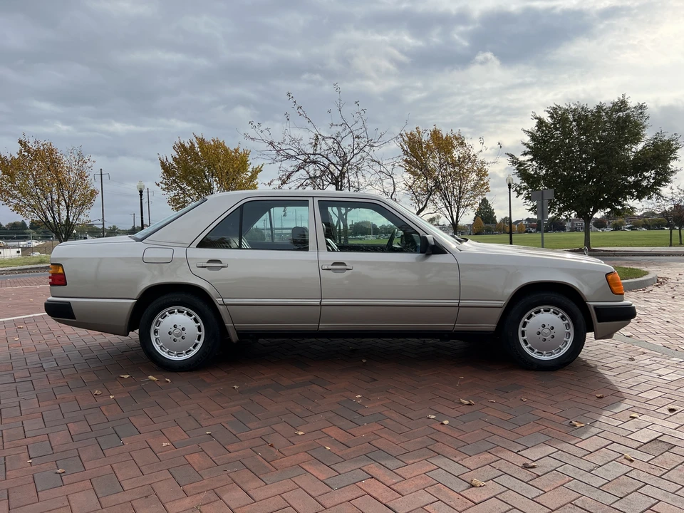 1986 Mercedes-Benz W124 E-Class - Image 13 of 31
