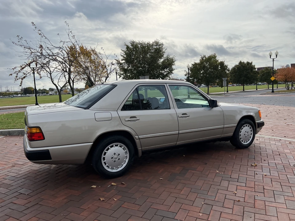 1986 Mercedes-Benz W124 E-Class - Image 12 of 31