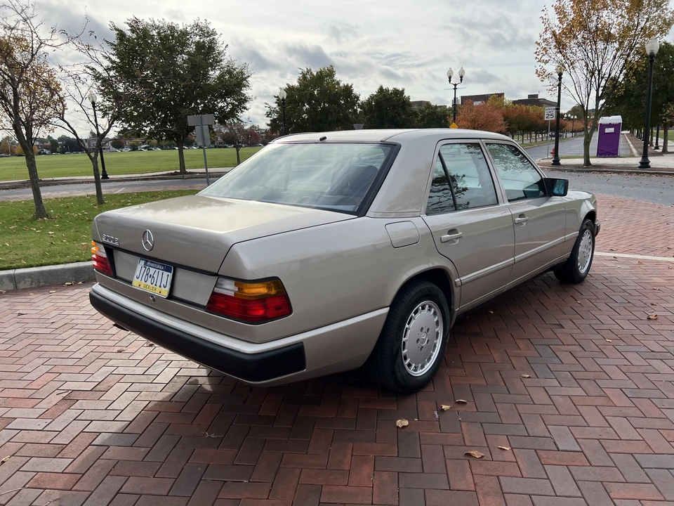 1986 Mercedes-Benz W124 E-Class - Image 11 of 31