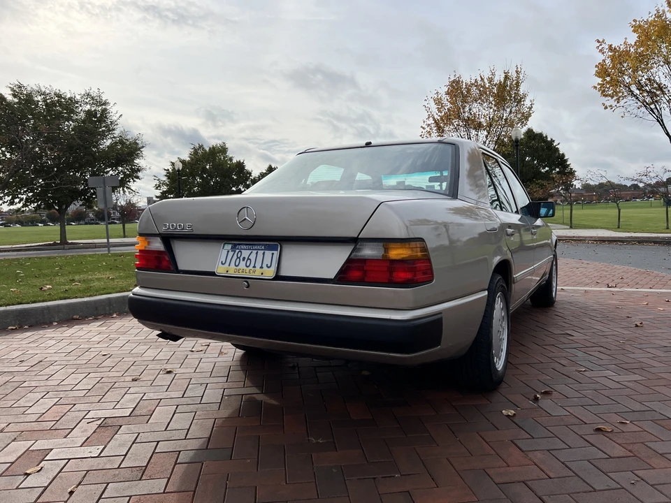 1986 Mercedes-Benz W124 E-Class - Image 10 of 31