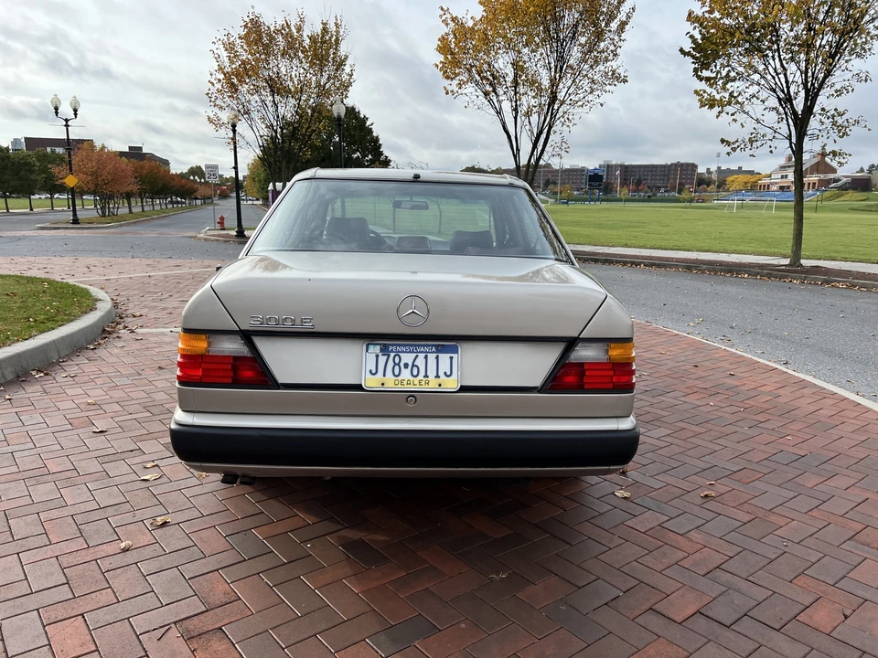 1986 Mercedes-Benz W124 E-Class - Image 8 of 31