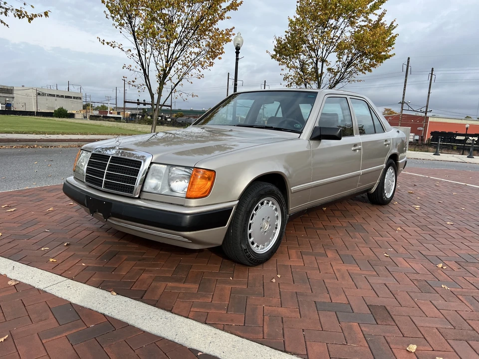 1986 Mercedes-Benz W124 E-Class - Image 3 of 31