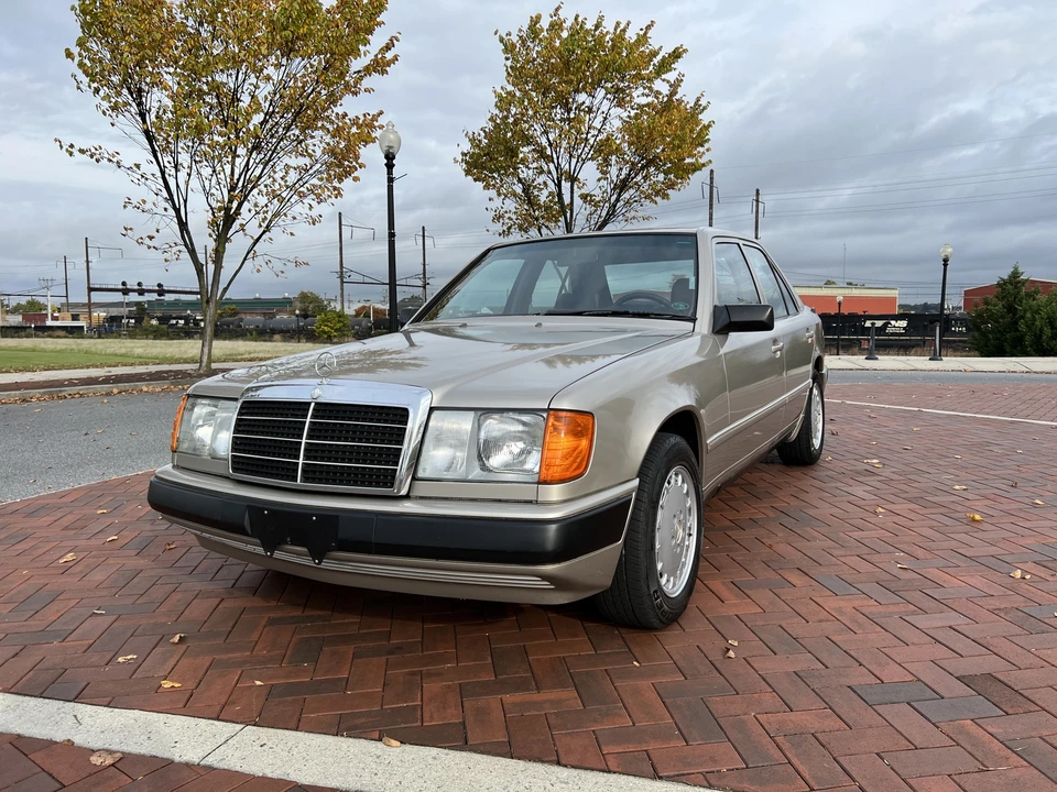 1986 Mercedes-Benz W124 E-Class - Image 2 of 31
