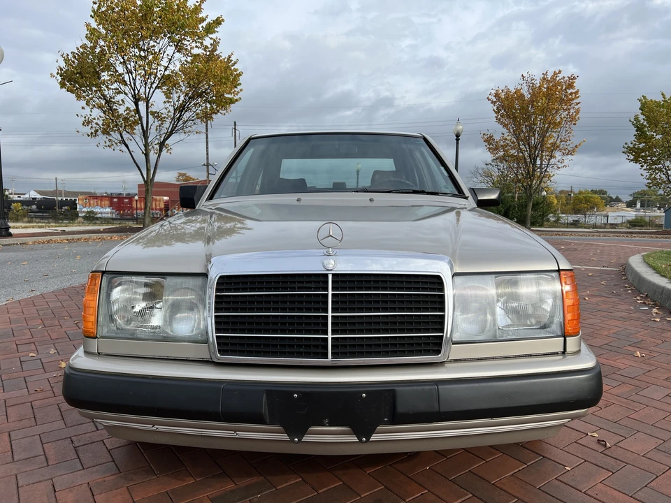 1986 Mercedes-Benz W124 E-Class - Image 16 of 31