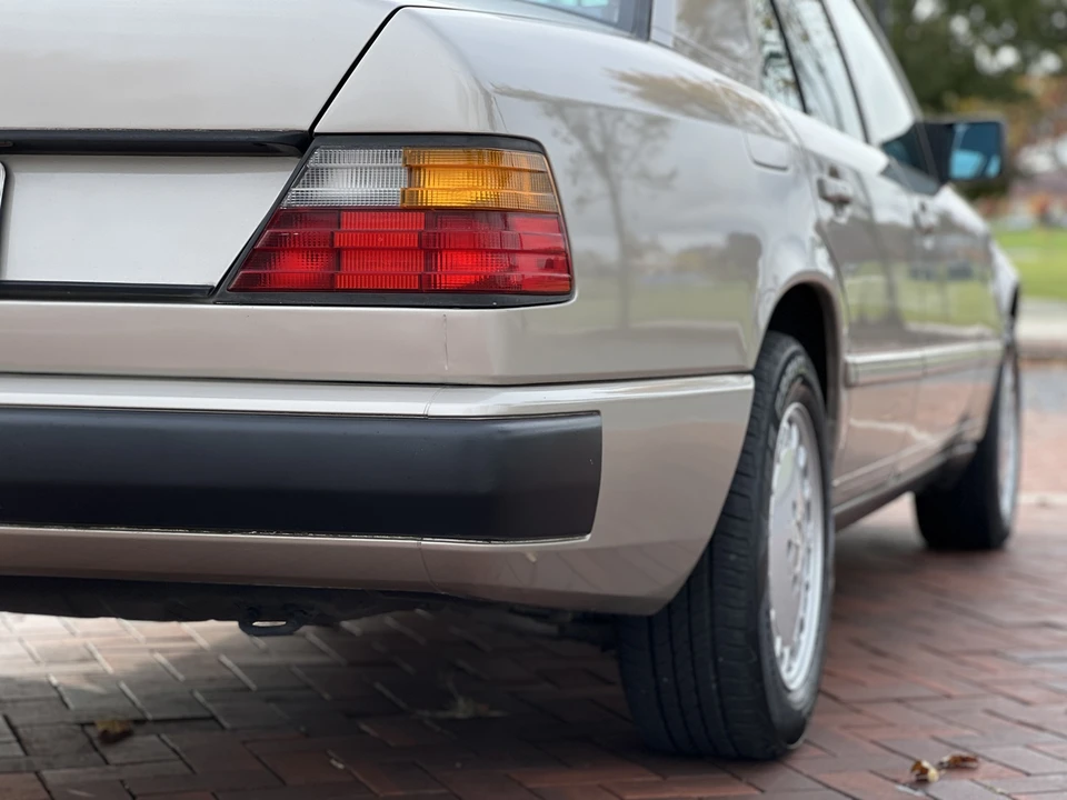 1986 Mercedes-Benz W124 E-Class - Image 29 of 31