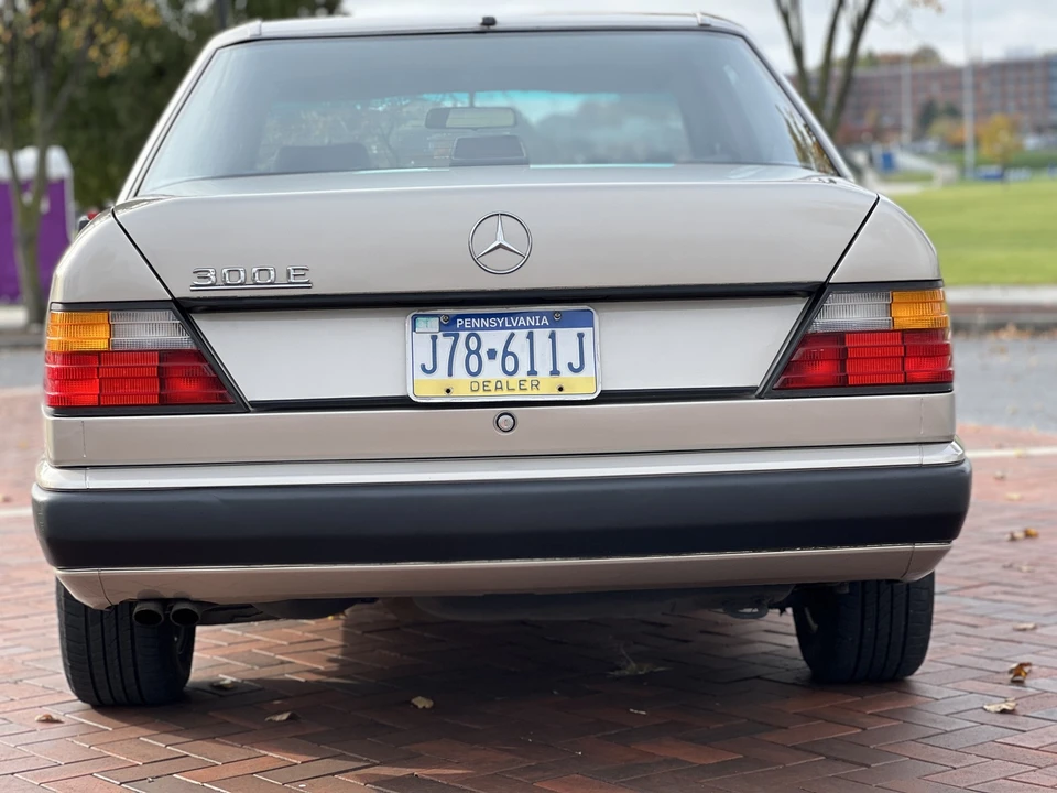 1986 Mercedes-Benz W124 E-Class - Image 9 of 31