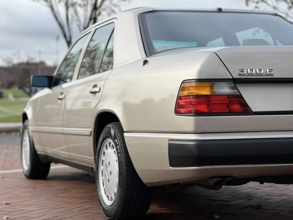 1986 Mercedes-Benz W124 E-Class - Image 28 of 31