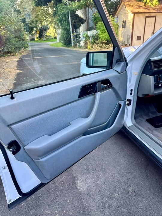 1986 Mercedes-Benz W124 E-Class - Image 10 of 24