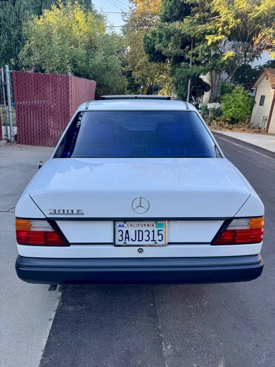 1986 Mercedes-Benz W124 E-Class - Image 24 of 24