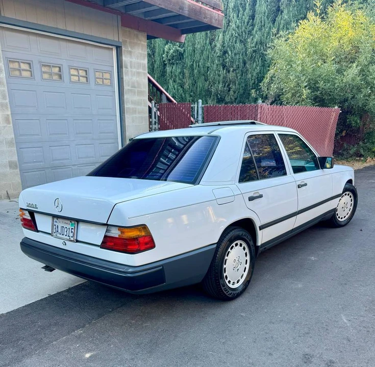 1986 Mercedes-Benz W124 E-Class - Image 12 of 24