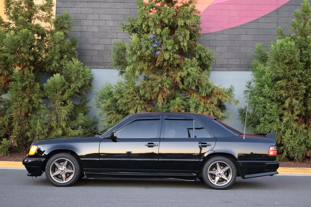 1986 Mercedes-Benz W124 E-Class - Image 11 of 31