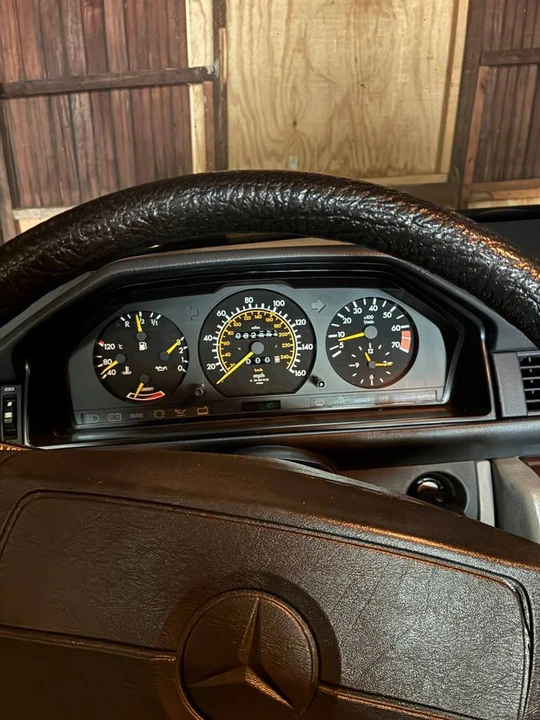 1986 Mercedes-Benz W124 E-Class - Image 3 of 17