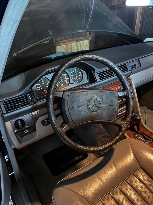 1986 Mercedes-Benz W124 E-Class - Image 2 of 17