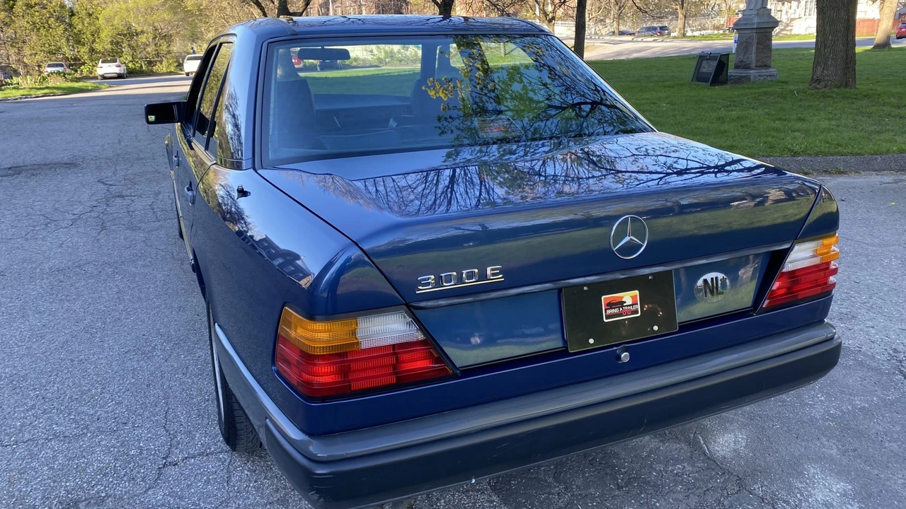 1986 Mercedes-Benz W124 E-Class - Image 16 of 31