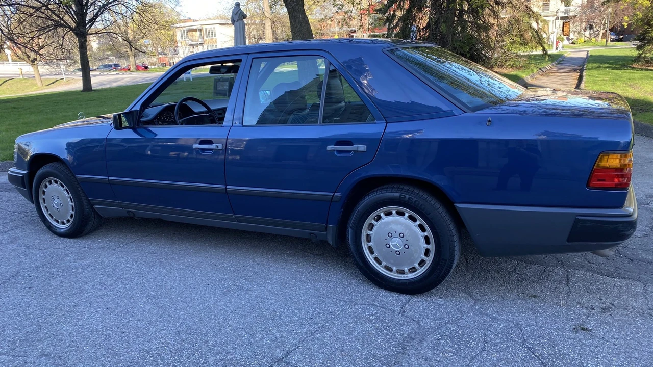 1986 Mercedes-Benz W124 E-Class - Image 12 of 31