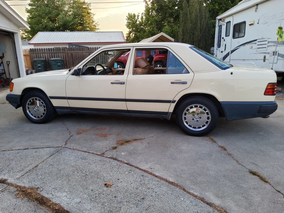 1986 Mercedes-Benz W124 E-Class - Image 4 of 31