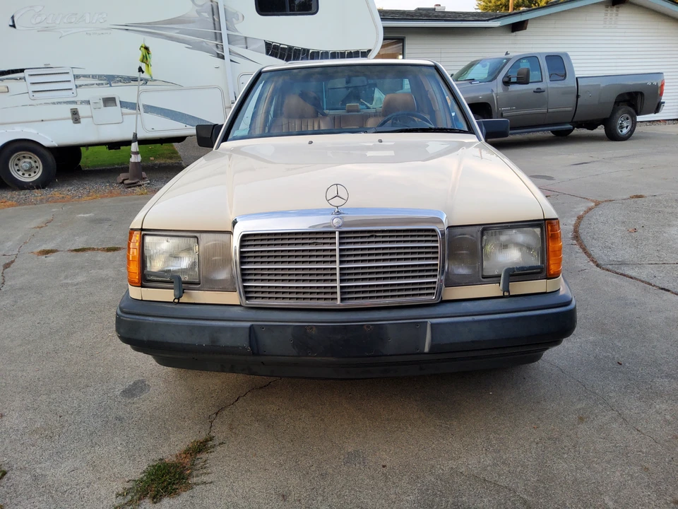 1986 Mercedes-Benz W124 E-Class - Image 2 of 31