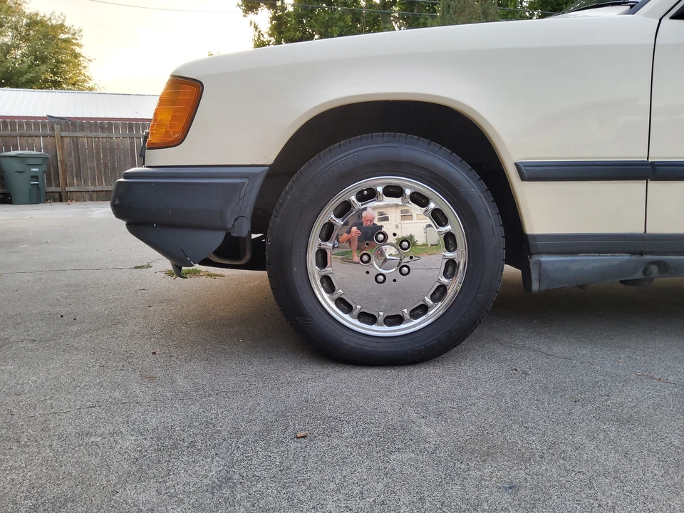 1986 Mercedes-Benz W124 E-Class - Image 11 of 31