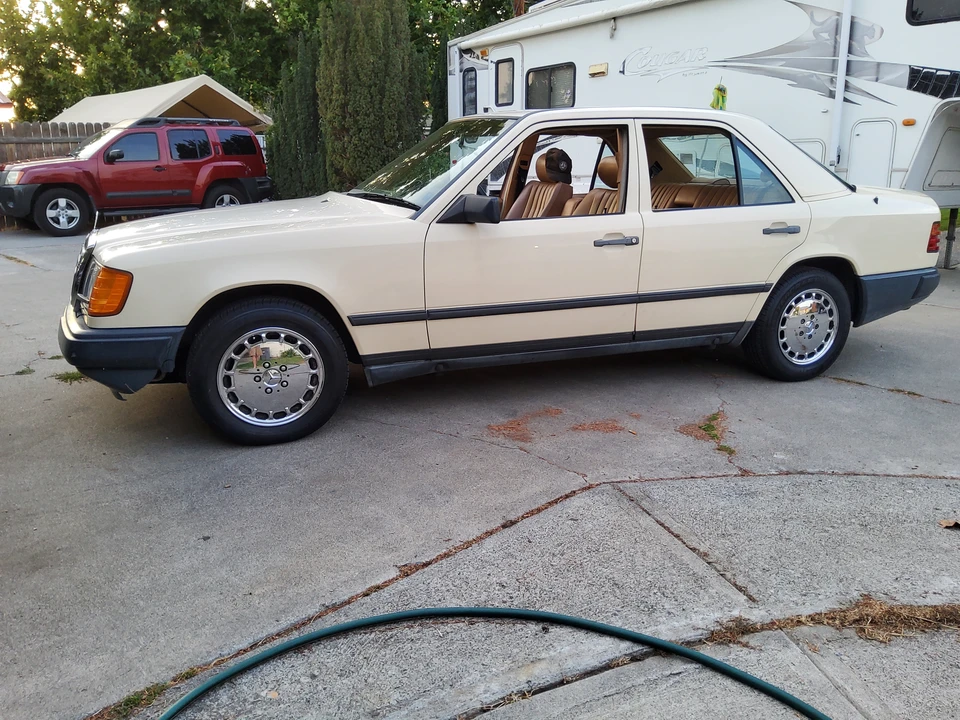 1986 Mercedes-Benz W124 E-Class - Image 3 of 31