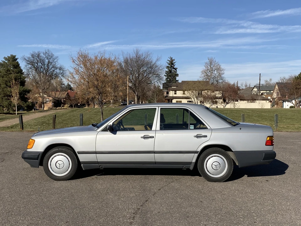 1986 Mercedes-Benz W124 E-Class - Image 13 of 31