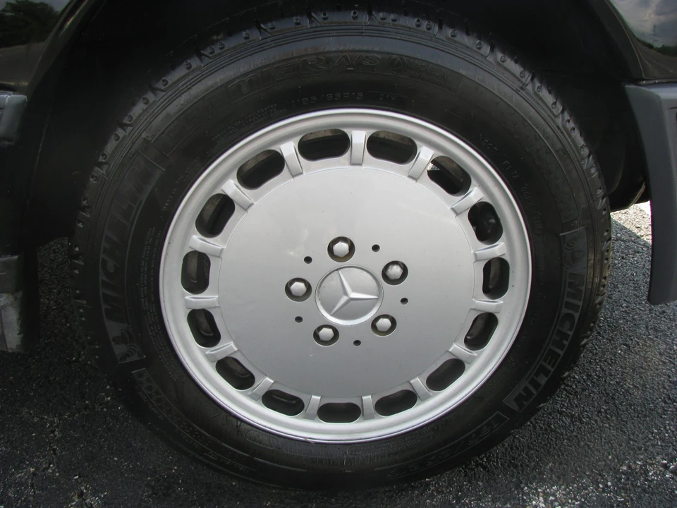 1986 Mercedes-Benz W124 E-Class - Image 29 of 31
