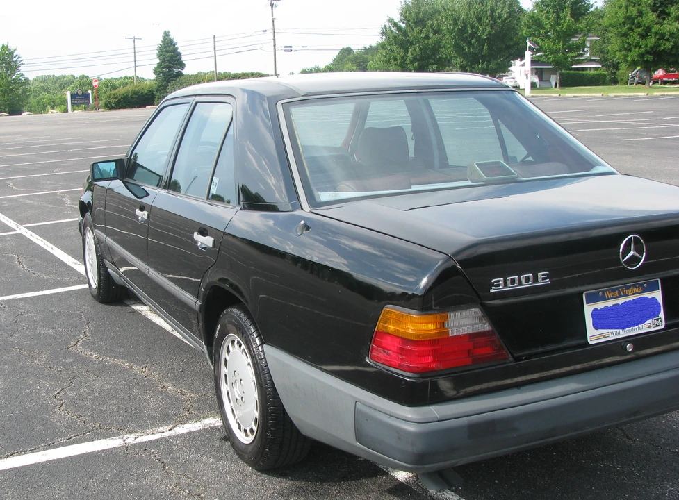 1986 Mercedes-Benz W124 E-Class - Image 9 of 31