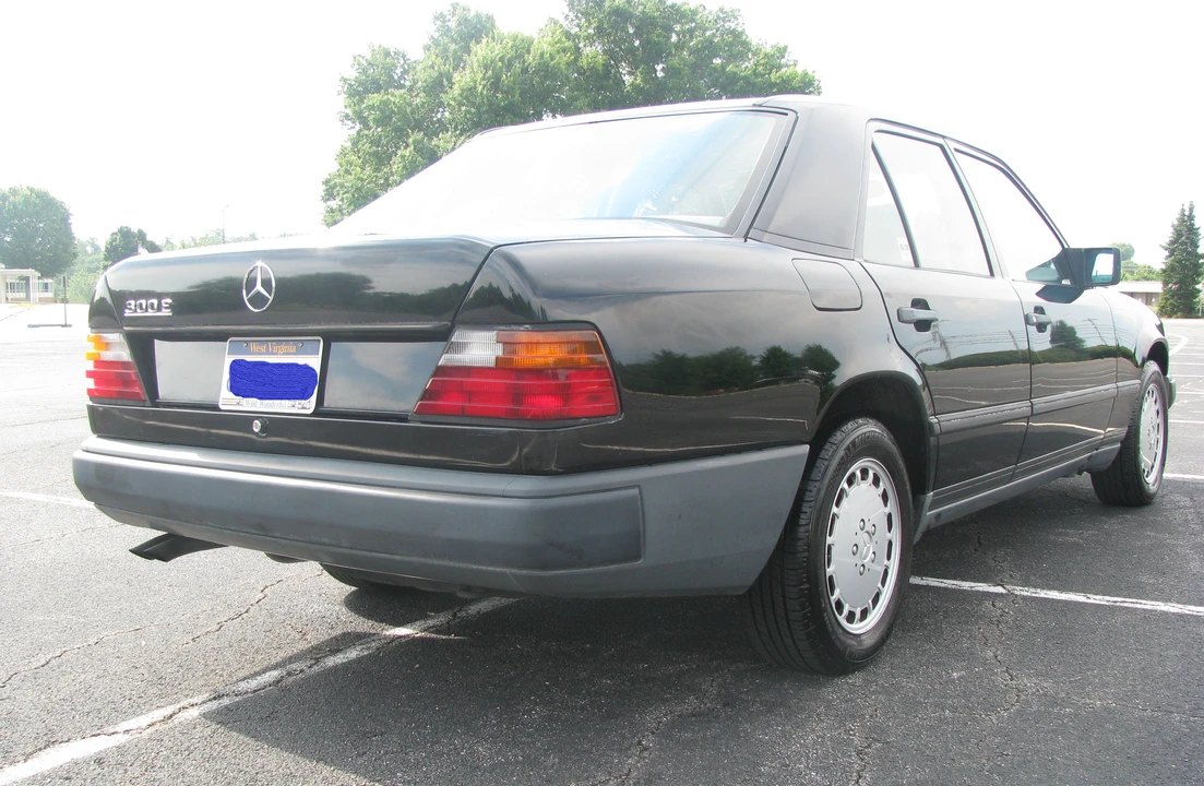 1986 Mercedes-Benz W124 E-Class - Image 12 of 31
