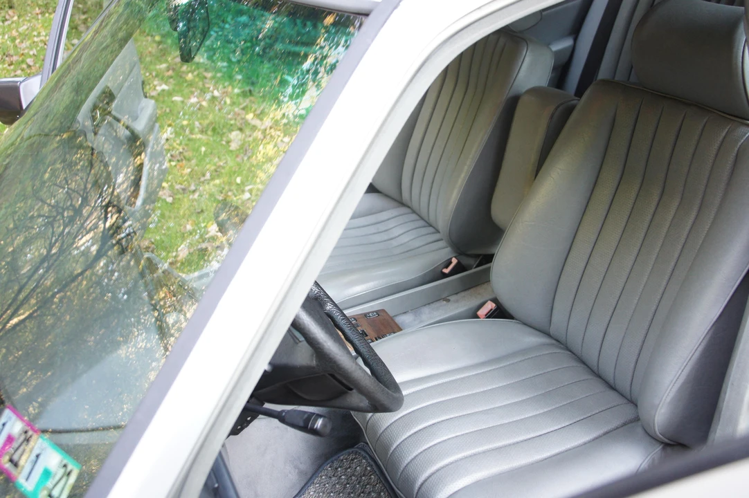 1986 Mercedes-Benz W124 E-Class - Image 3 of 4