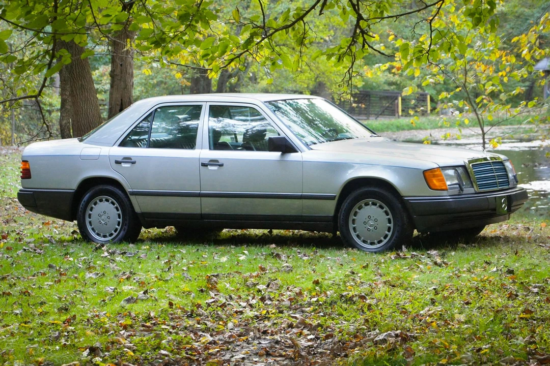 1986 Mercedes-Benz W124 E-Class - Image 2 of 4