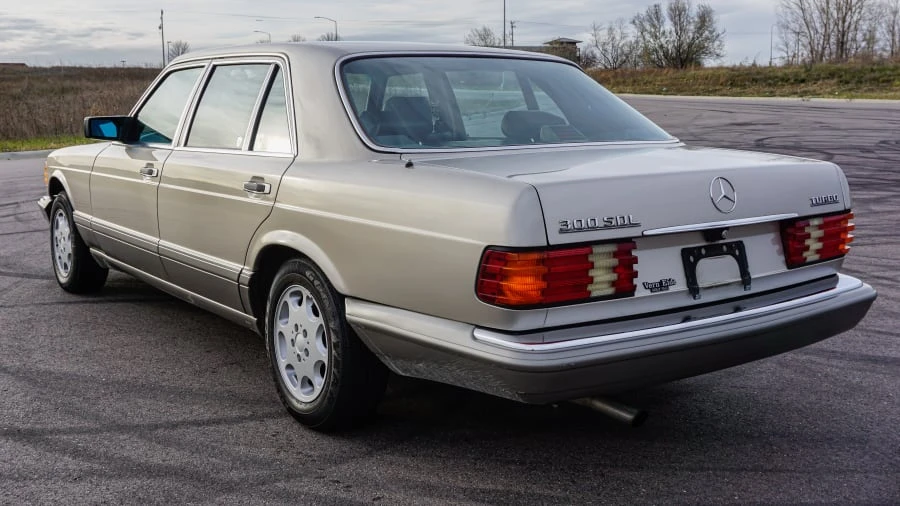1986 Mercedes-Benz W126 S-Class Sedan - Image 3 of 31