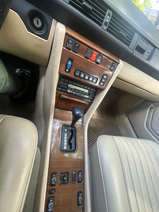 1987 Mercedes-Benz W124 E-Class - Image 10 of 18