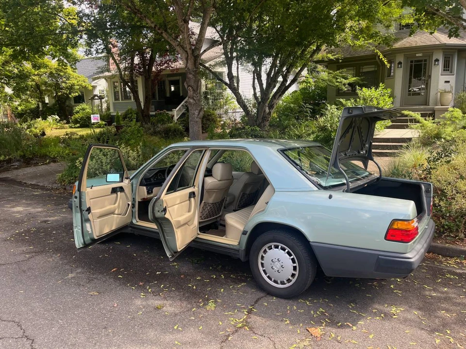 1987 Mercedes-Benz W124 E-Class - Image 12 of 18