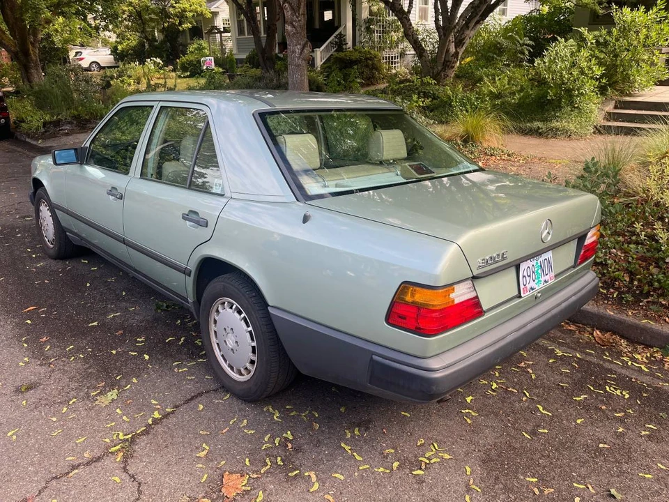 1987 Mercedes-Benz W124 E-Class - Image 3 of 18