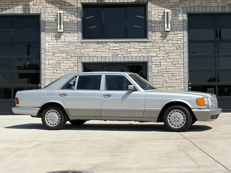 1986 Mercedes-Benz W126 S-Class Sedan - Image 3 of 31