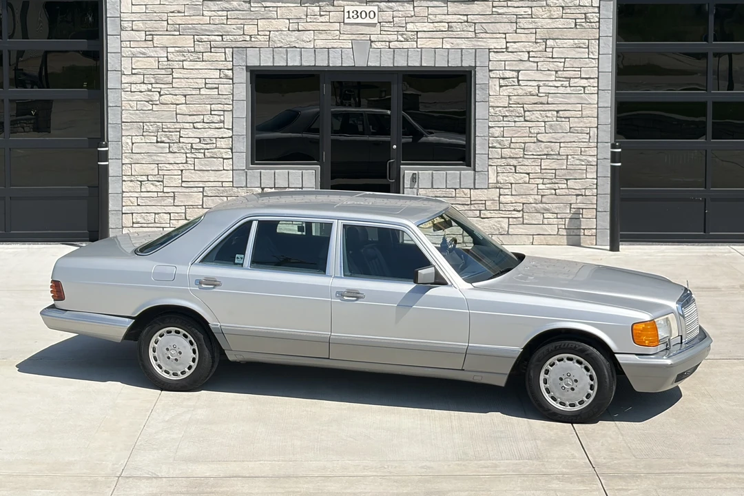 1986 Mercedes-Benz W126 S-Class Sedan - Image 2 of 31