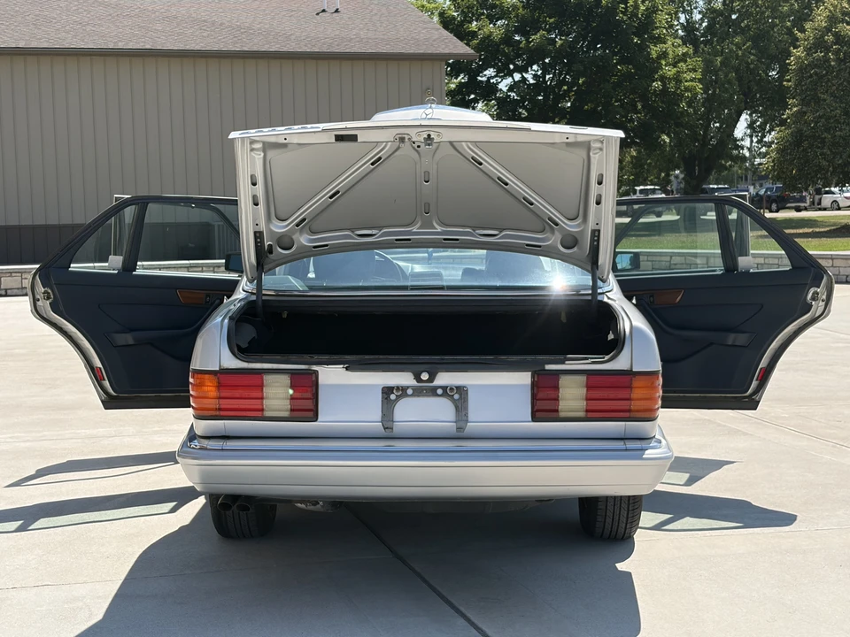 1986 Mercedes-Benz W126 S-Class Sedan - Image 18 of 31
