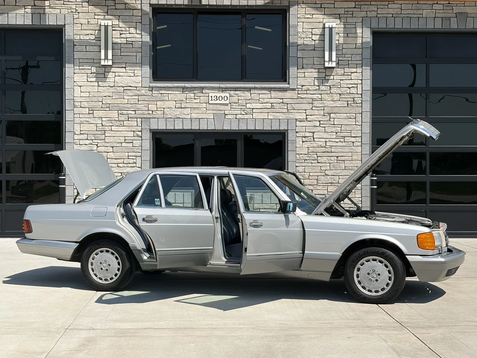 1986 Mercedes-Benz W126 S-Class Sedan - Image 15 of 31