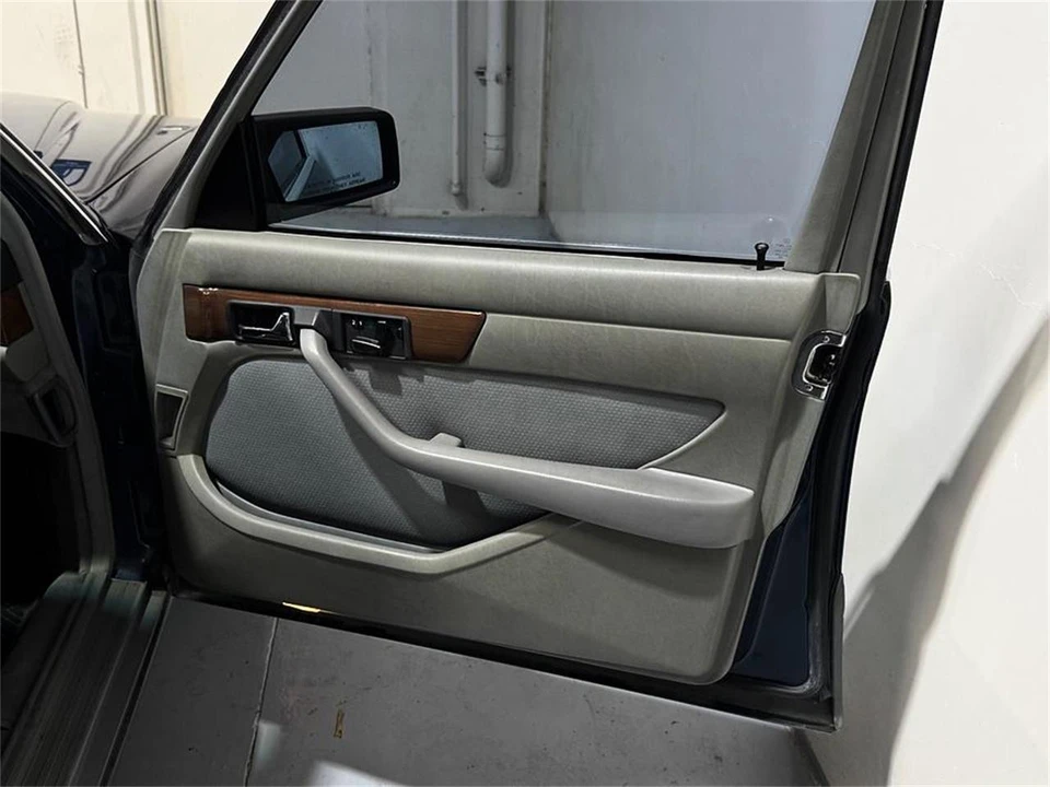 1986 Mercedes-Benz W126 S-Class Sedan - Image 6 of 31