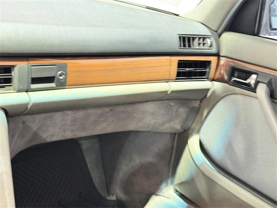 1986 Mercedes-Benz W126 S-Class Sedan - Image 14 of 31