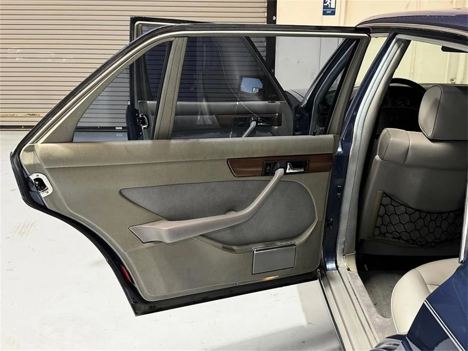 1986 Mercedes-Benz W126 S-Class Sedan - Image 20 of 31
