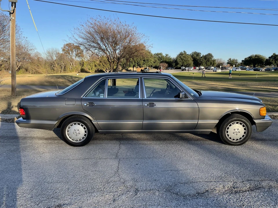 1986 Mercedes-Benz W126 S-Class Sedan - Image 18 of 31