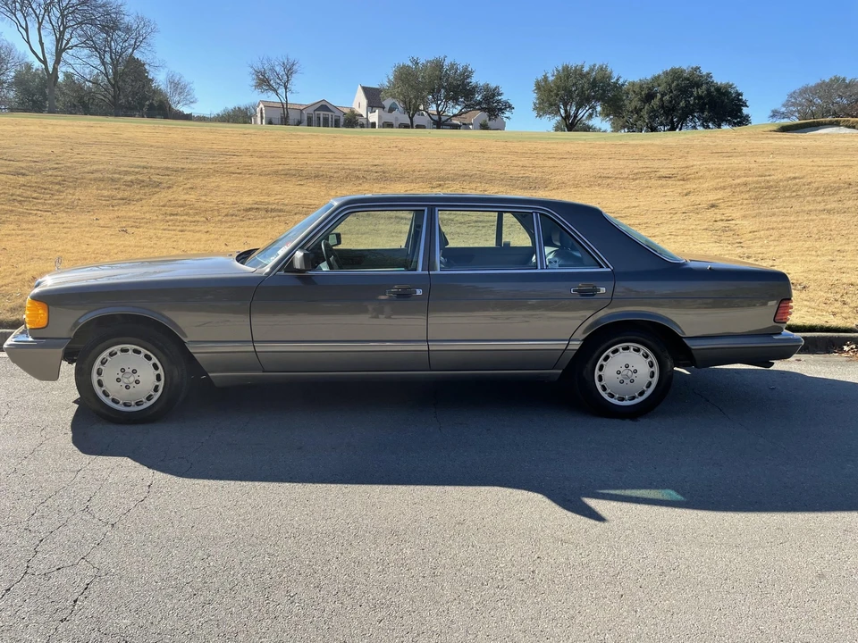1986 Mercedes-Benz W126 S-Class Sedan - Image 8 of 31