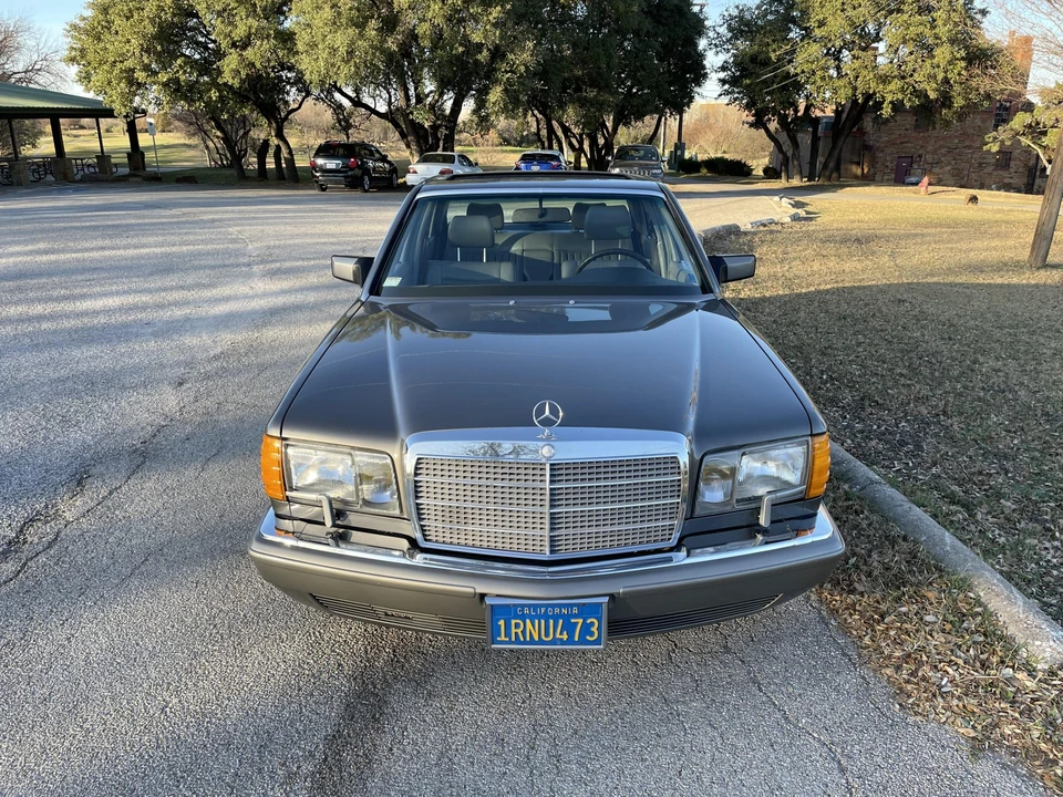 1986 Mercedes-Benz W126 S-Class Sedan - Image 3 of 31